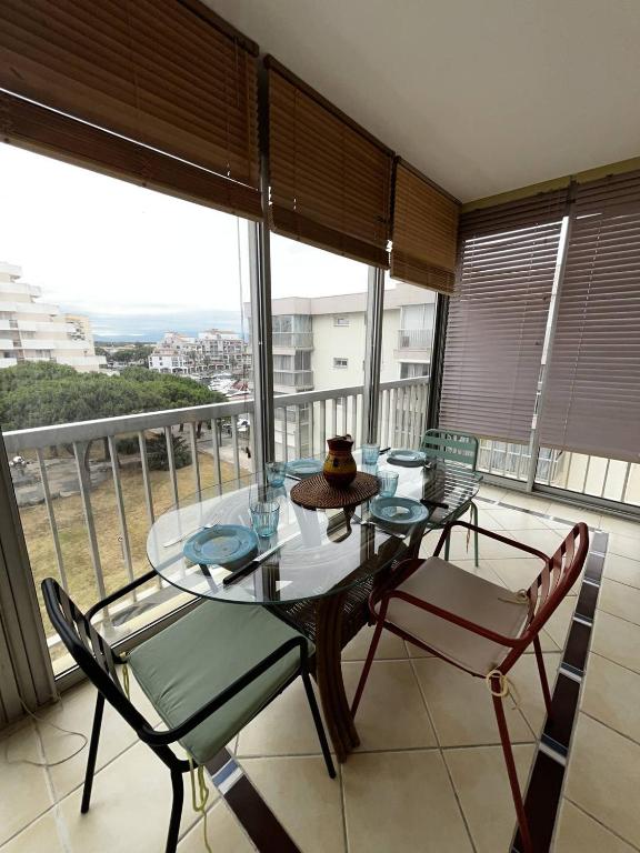 5CANETP36 –T2 avec clim, loggia et vue Marina, à deux pas de la plage - 5