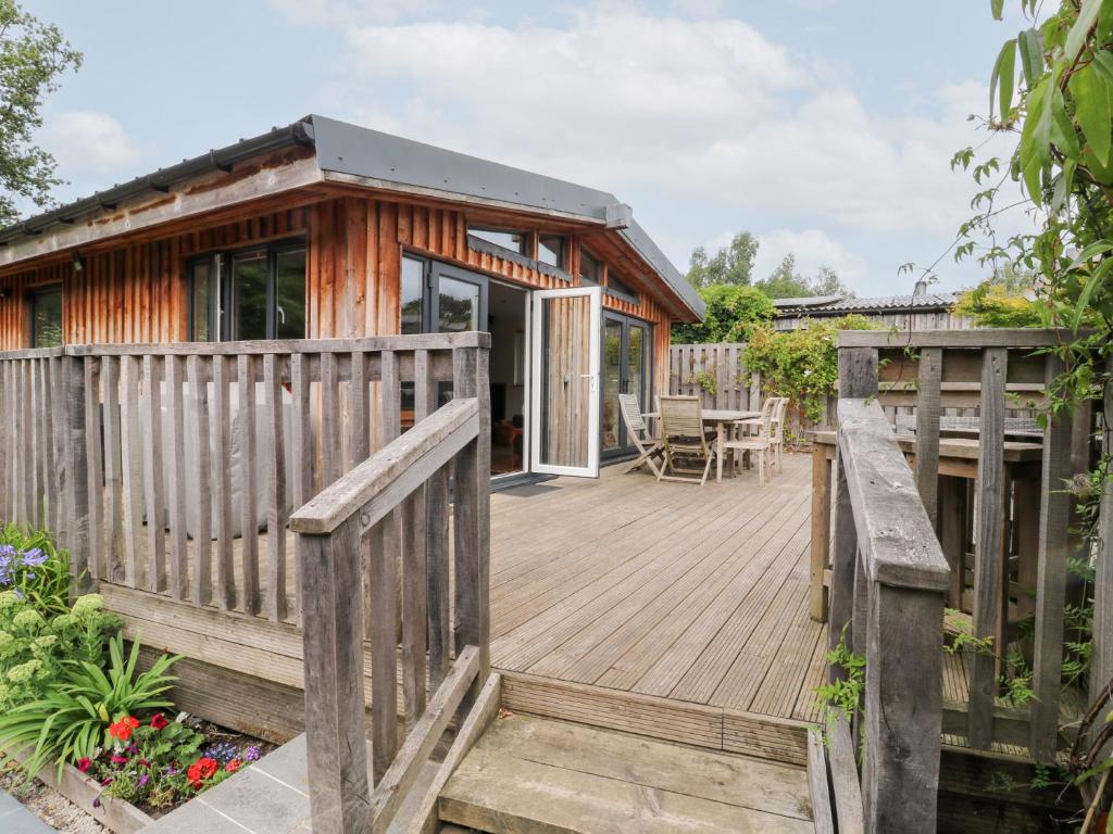 Gloccamaura, Newton Abbot