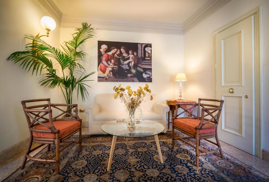 Shared lounge/TV area