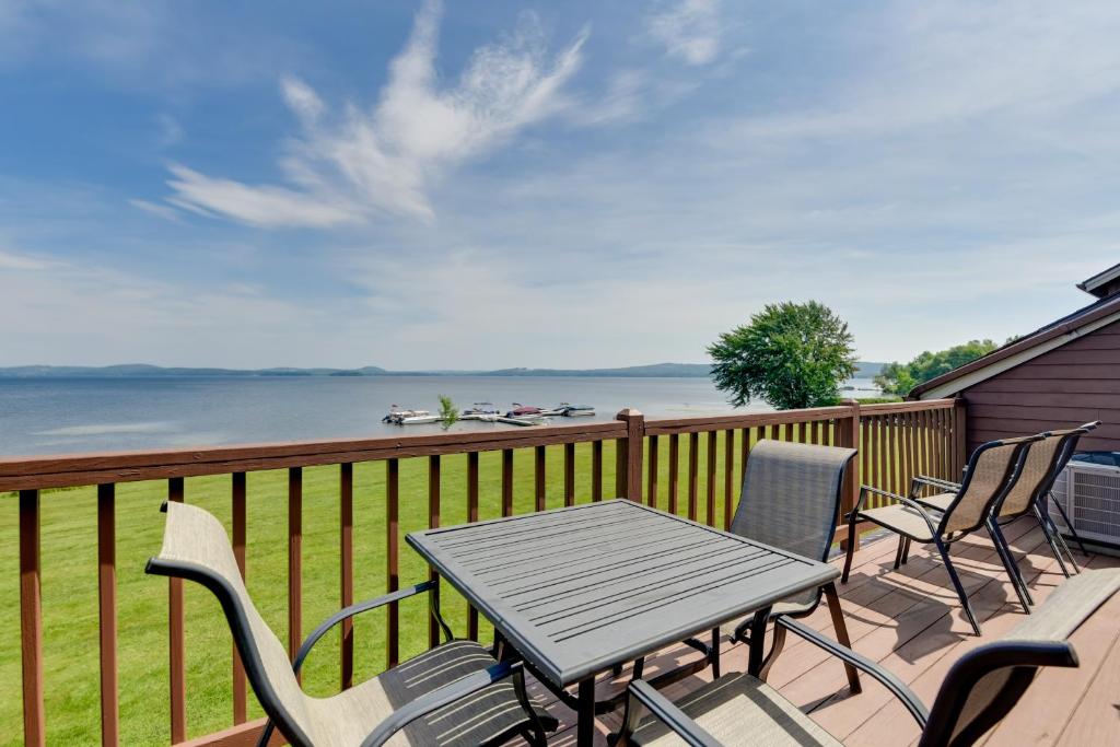 Lake Memphremagog Access Newport Condo with Balcony, Newport