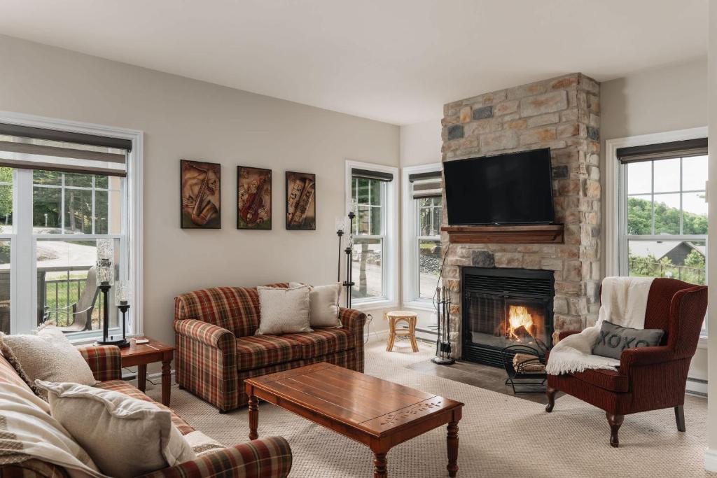 Neve Pool & beach in the heart of Mont-Blanc, Mont-Blanc