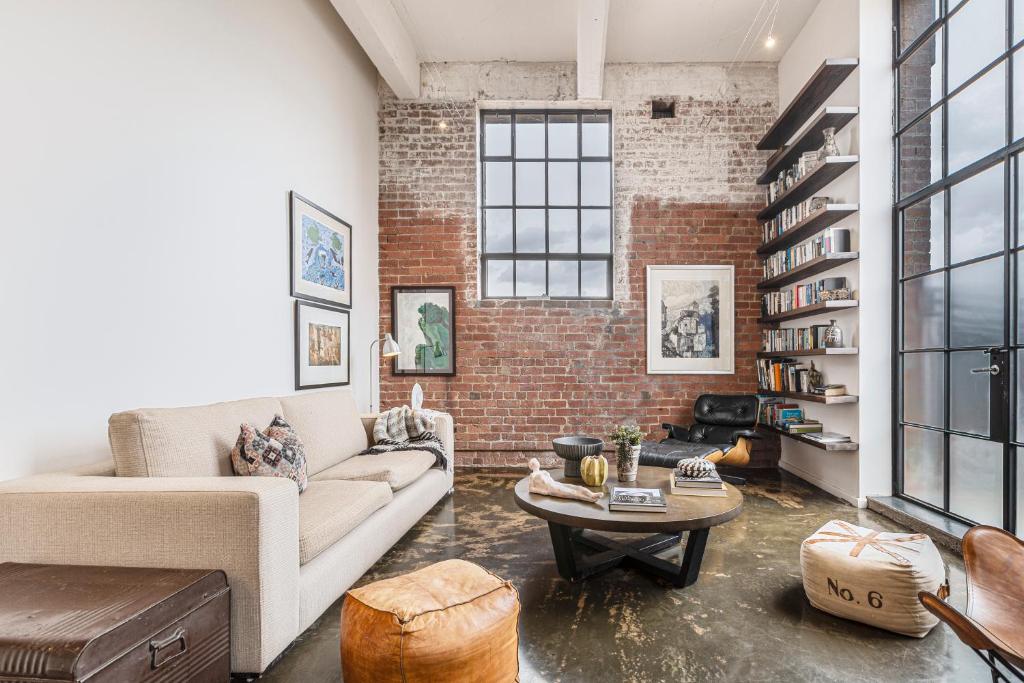 VAQUAY Rose & Vine In Fitzroy, Melbourne