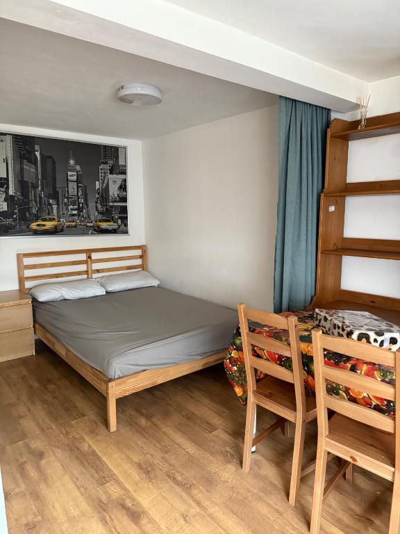 Studio - Sleeps 2 - Garden - Parking - Wifi, Uxbridge