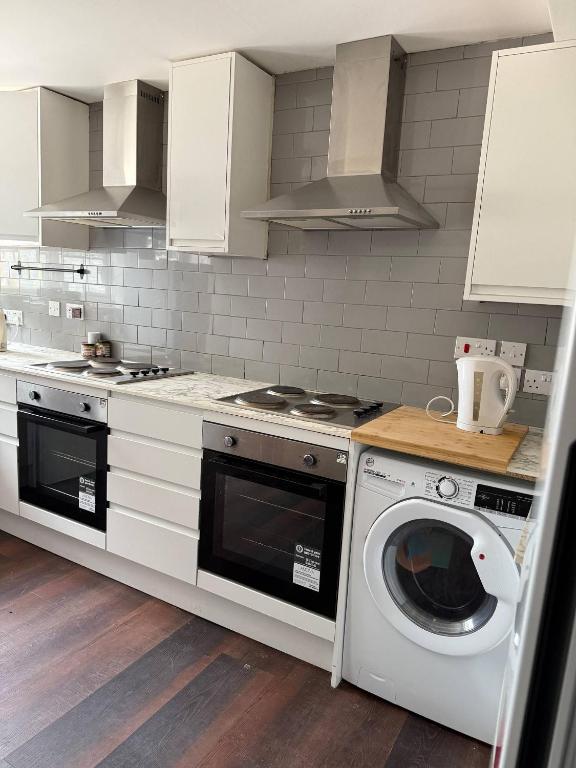 Relax in Uxbridge with Private Room Garden Access, Uxbridge