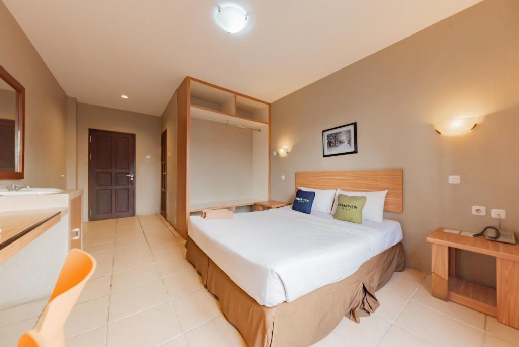 RedDoorz Plus at Hotel Ulin Samarinda, Samarinda