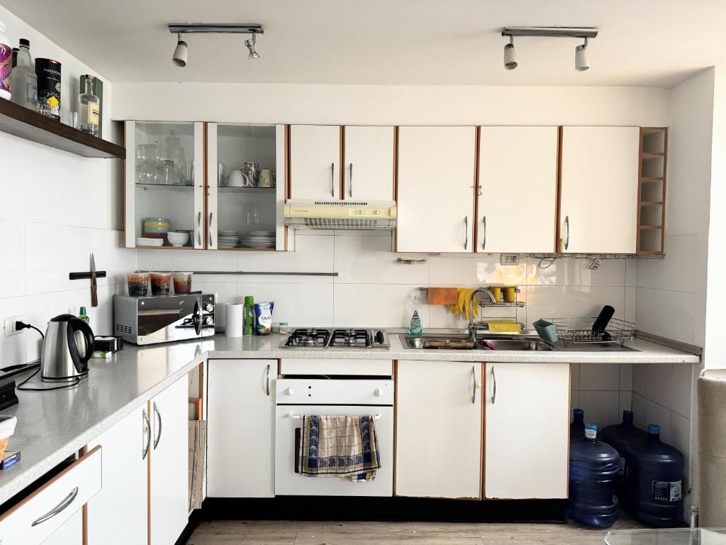 Central amplio y equipado - 2