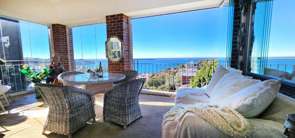 Incredible Bronte Beach views from large balcony, Sydney