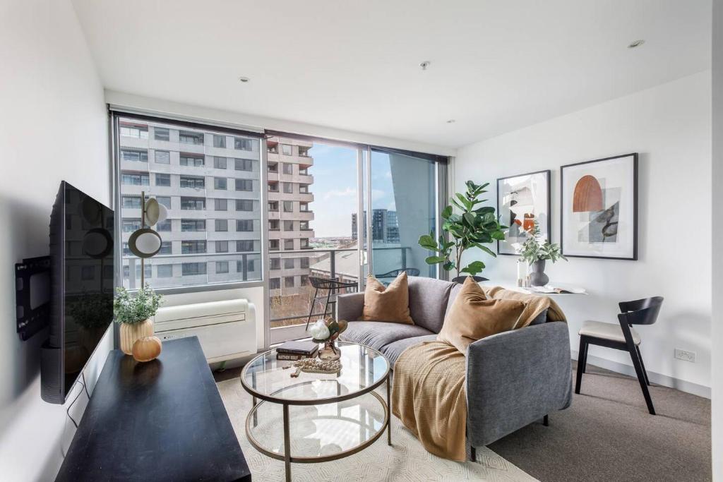 Batman Hideout - Modern Parkside Escape with Gym, Melbourne