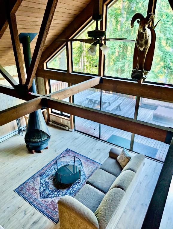 Chalet at Rainier Lodge (0.4 miles from the entrance), Ashford