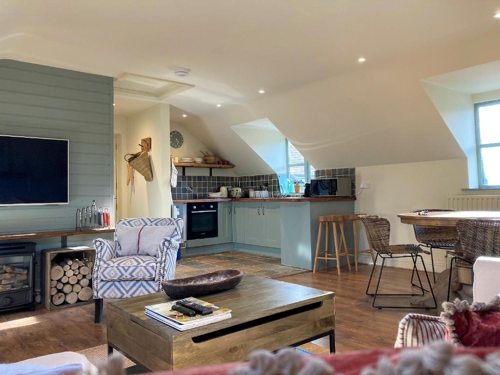 Larkhams Loft, Teffont Magna