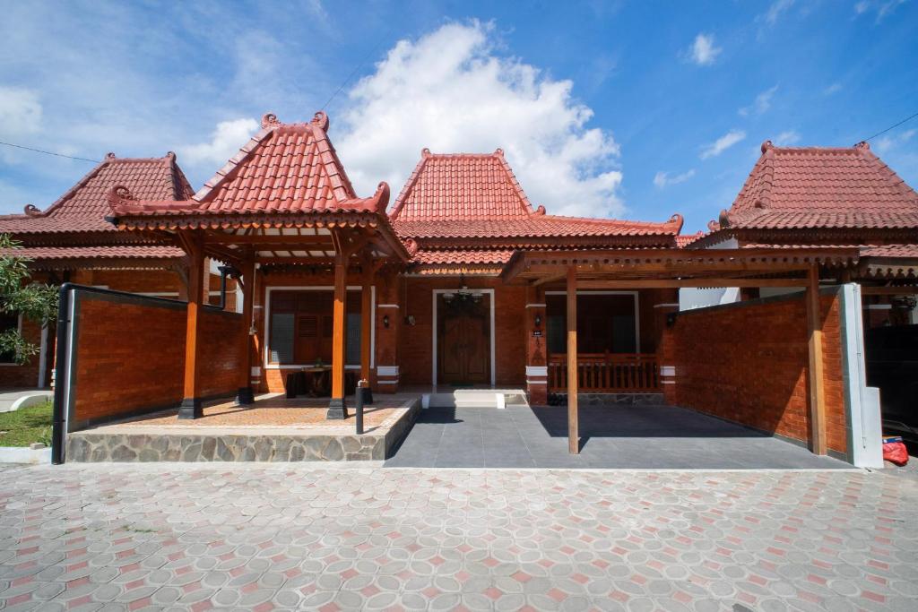 Joglo Prambanan A4, Bugisan