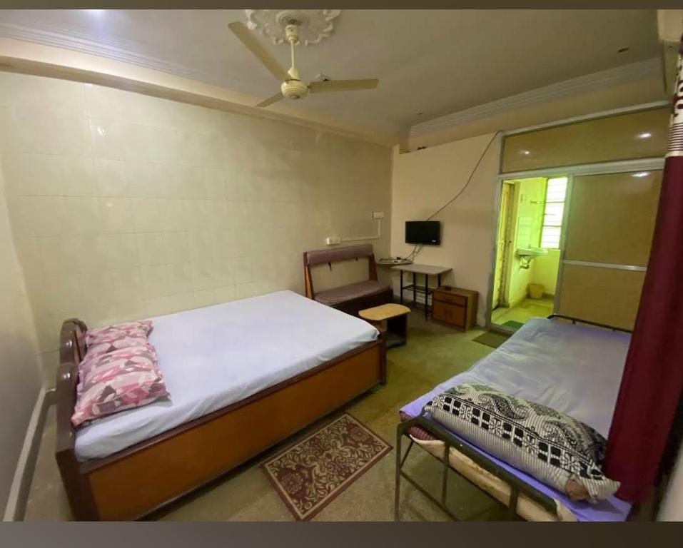 Oyo maqbool, Bramhapuri