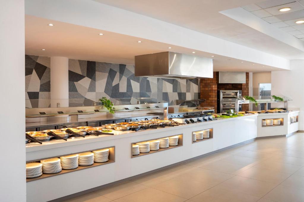 MarSenses Paradise Club — Restaurant & bars in Cala'n Bosch, Balearic Islands