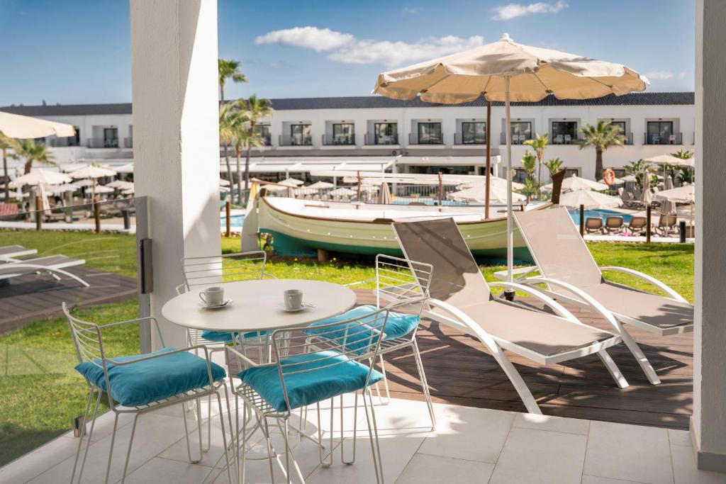 MarSenses Paradise Club — Hotel building in Cala'n Bosch, Balearic Islands