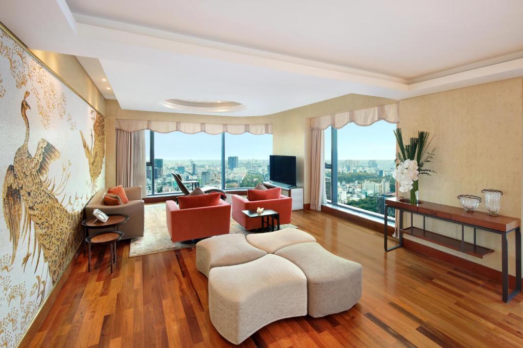 Shared lounge/TV area