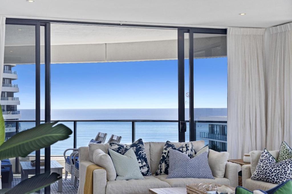 Luxury Oracle Tower 2 Ocean Views 32nd floor, Gold Coast