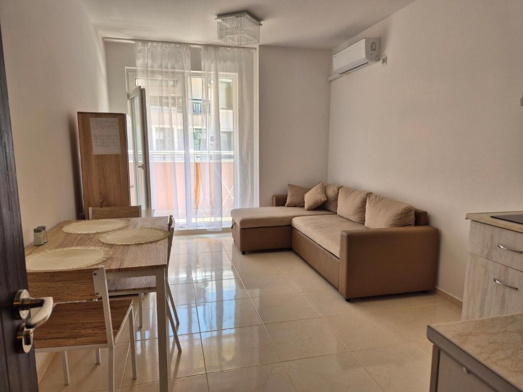 Комфортен Апартамент Лазур, Pomorie