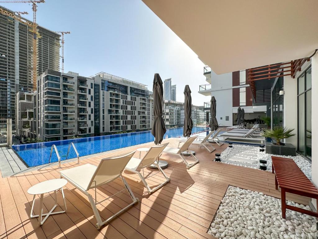 FIRST CLASS 1BR Modern Comfort Near Park, Dubaj
