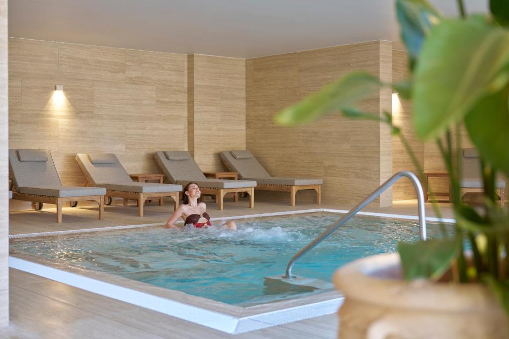 Hot tub