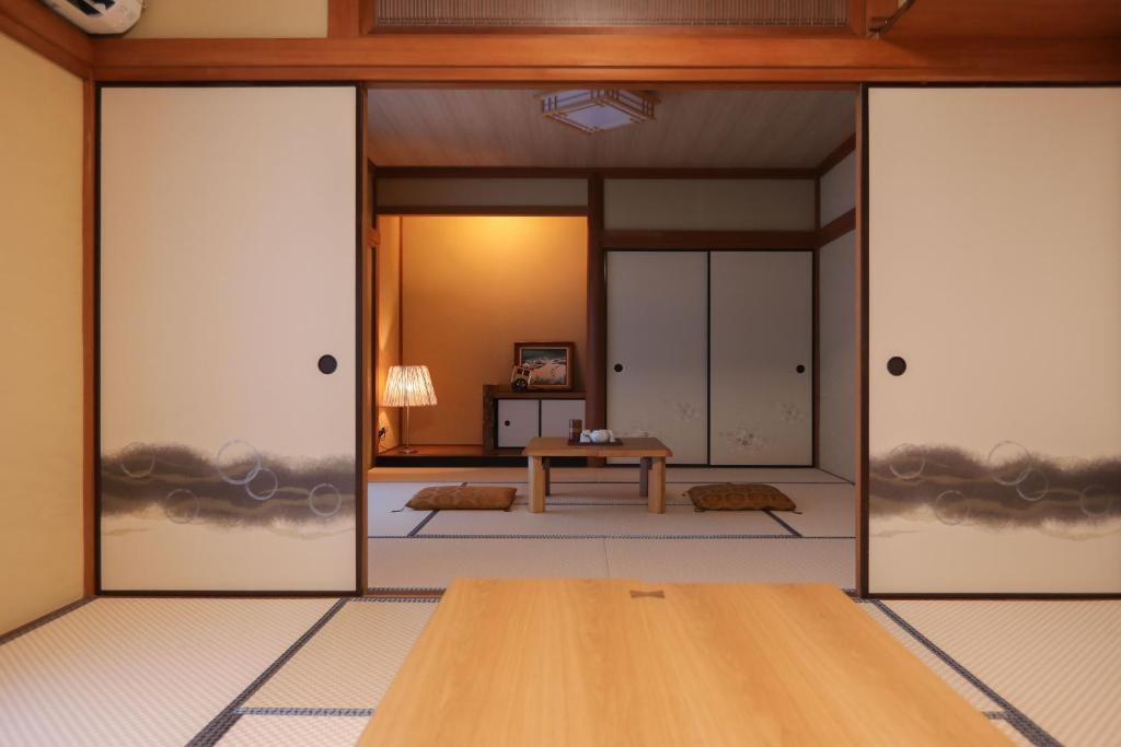 1日1組限定まるまる貸切ゆったり楽しもう駐車場3台無料Limited to one group per dayEnjoy the entire space with your family Parking for 3 cars, Hakone