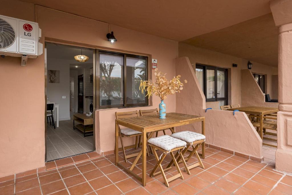 Home2Book Charming Apt Poolside Retreat - 4