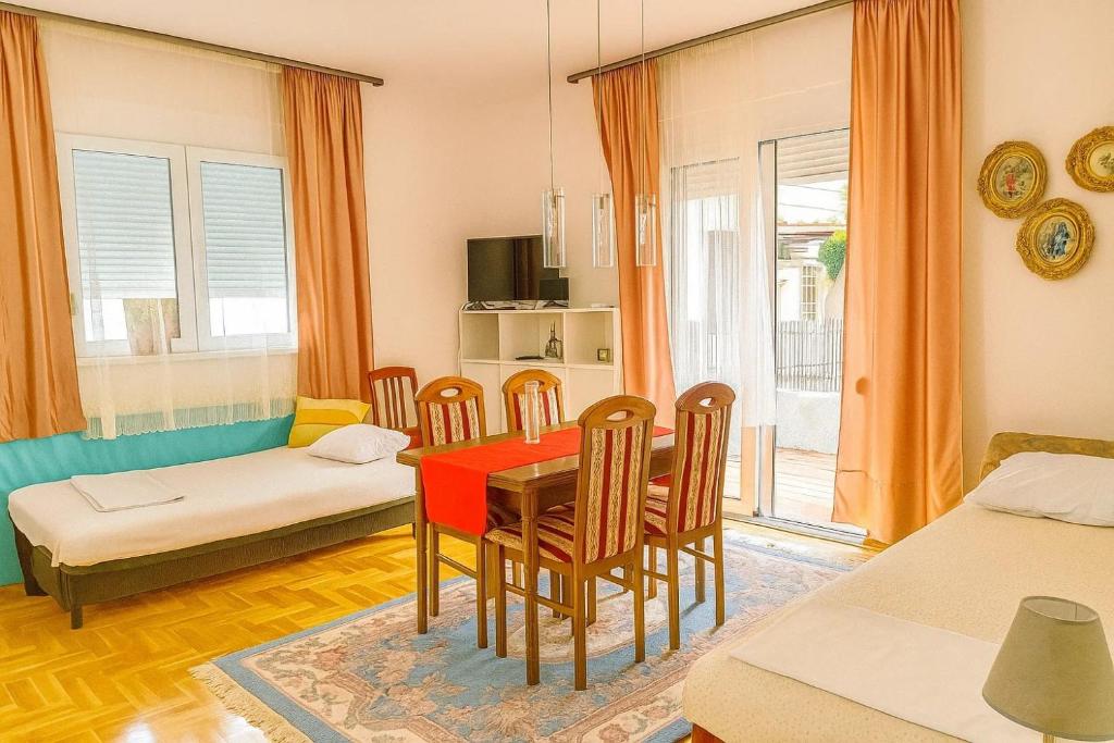 Million Star Apartment - 1