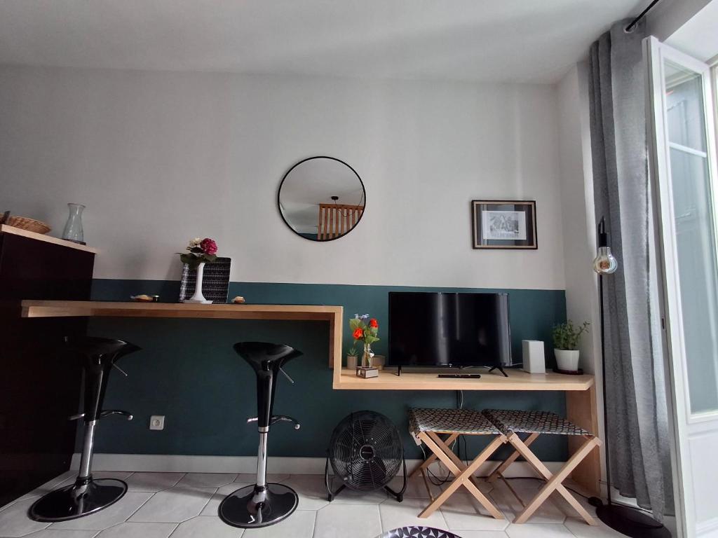 Beau studio avec balcon - 2