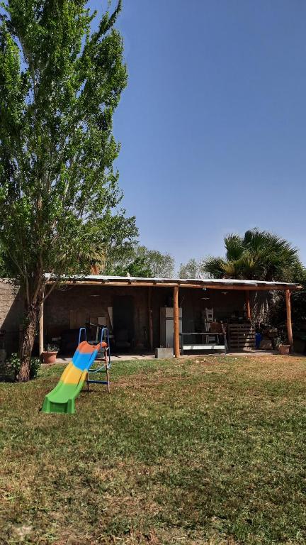 Queen's Cross, Santa Lucía