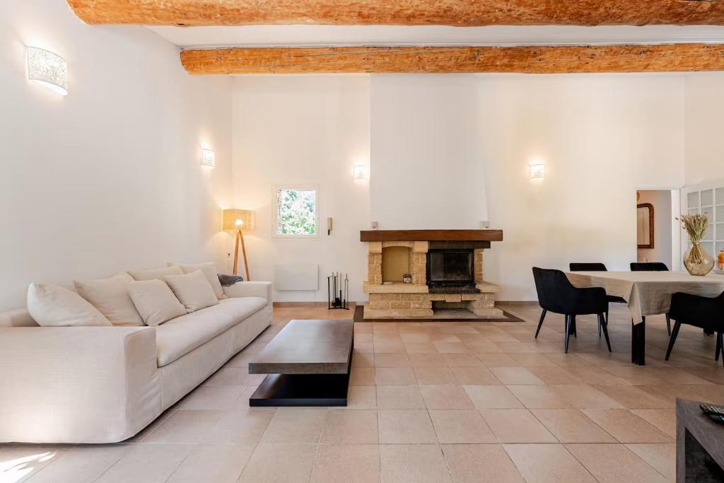 Gordes Villa avec piscine chauffée et privée , jacuzzi et pétanque calme - 4