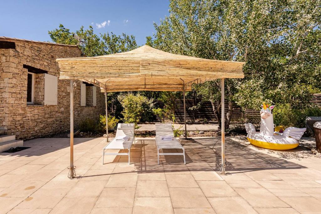 Gordes Villa avec piscine chauffée et privée , jacuzzi et pétanque calme - 2