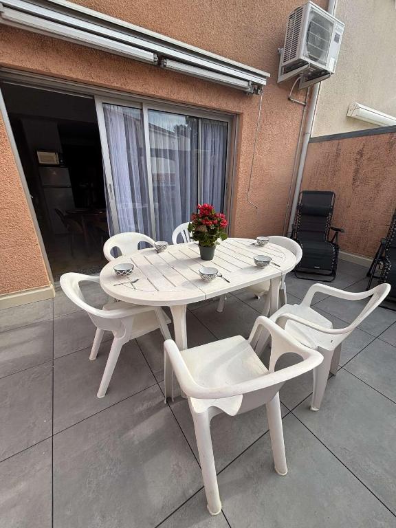 Appartement trois pièces climatisé avec terrasse- AR021-034 - 3