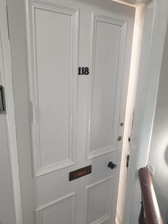 Modern 2-Bedroom Flat Near Park & River, Dumfries