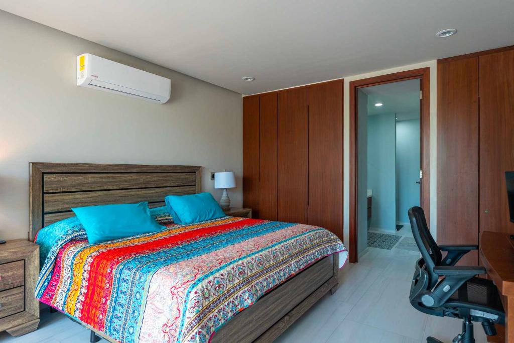 Quadrant Condos 1202 | Private Balconies | Garden & Pool Views | 8-min Walk to Beach | Full Kitchen - 2