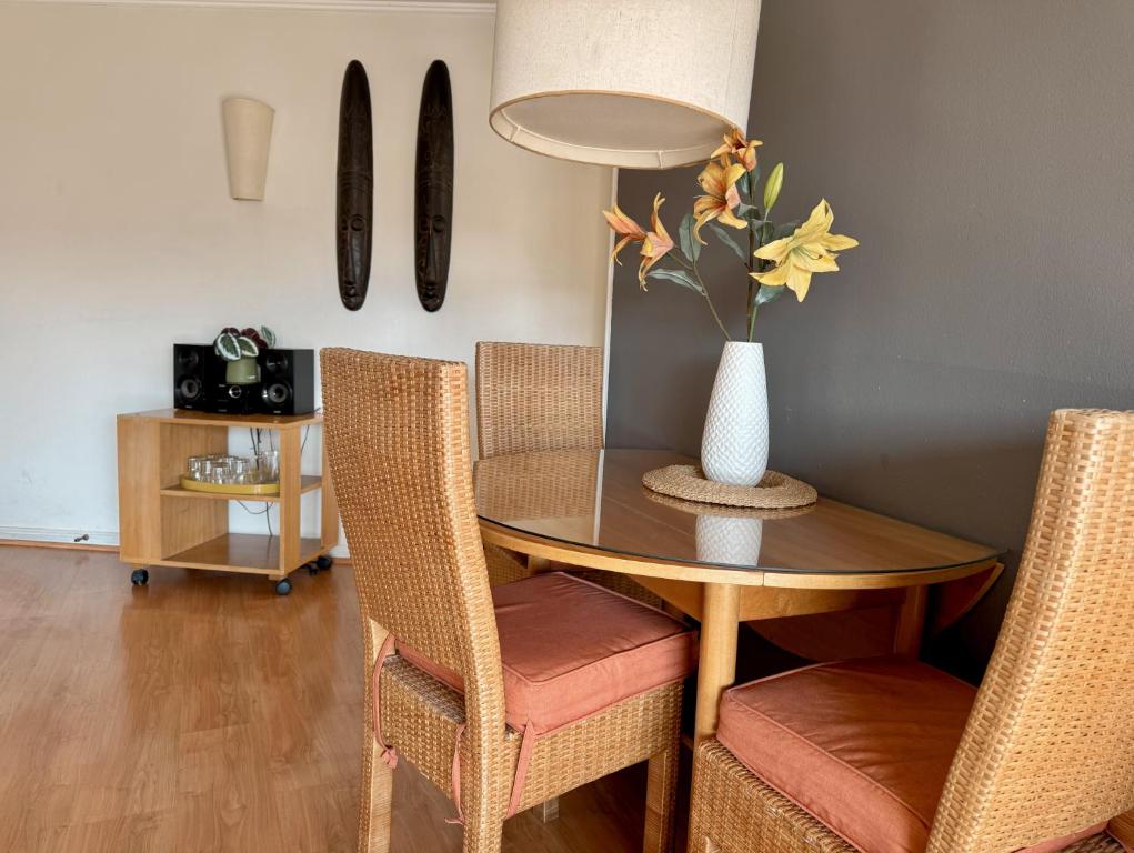 Departamento el Golf Las Condes, Aire acondicionado, estacionamiento, Piscina incluidos - 3