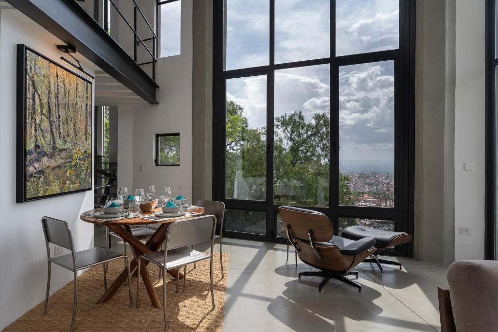 Casa Altamira, Stylish 1BR Loft with City Views in Centro - 5