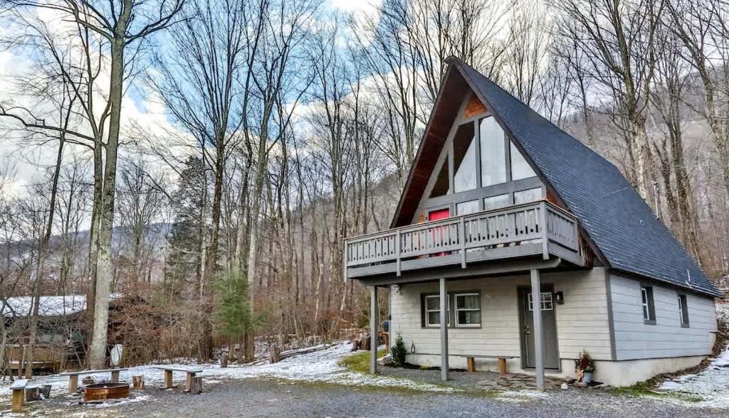 Triangle Tranquility Unique A Frame 6 BR Home, Lanesville