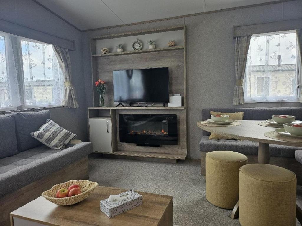 Stunning 6 Berth Caravan Near To The Beach At Pakefield Ref 68115Cr, Lowestoft