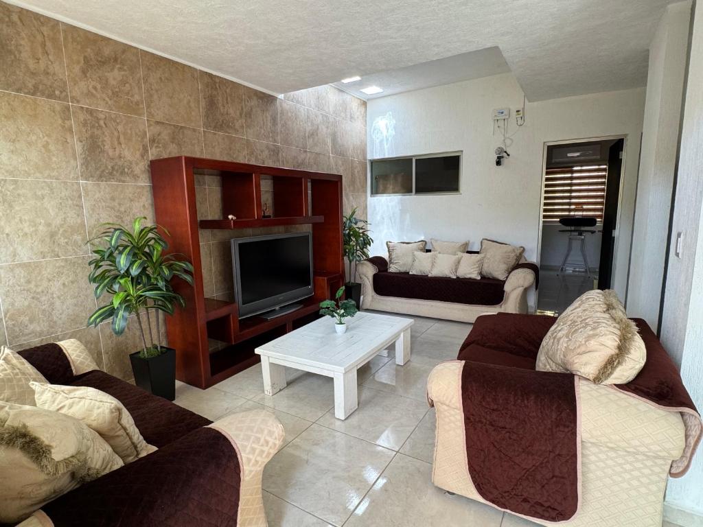 Bonita Casa Vacacional. Punto medio entre ciudad y playa - 2