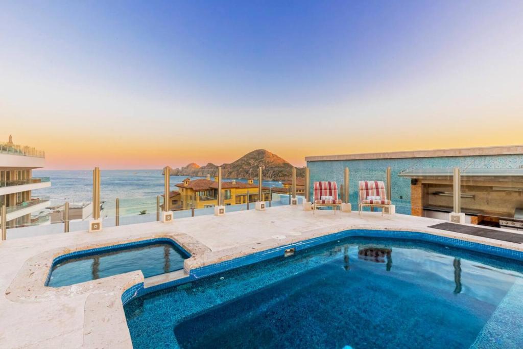 Penthouse in Cabo - Private Rooftop Pool - 4
