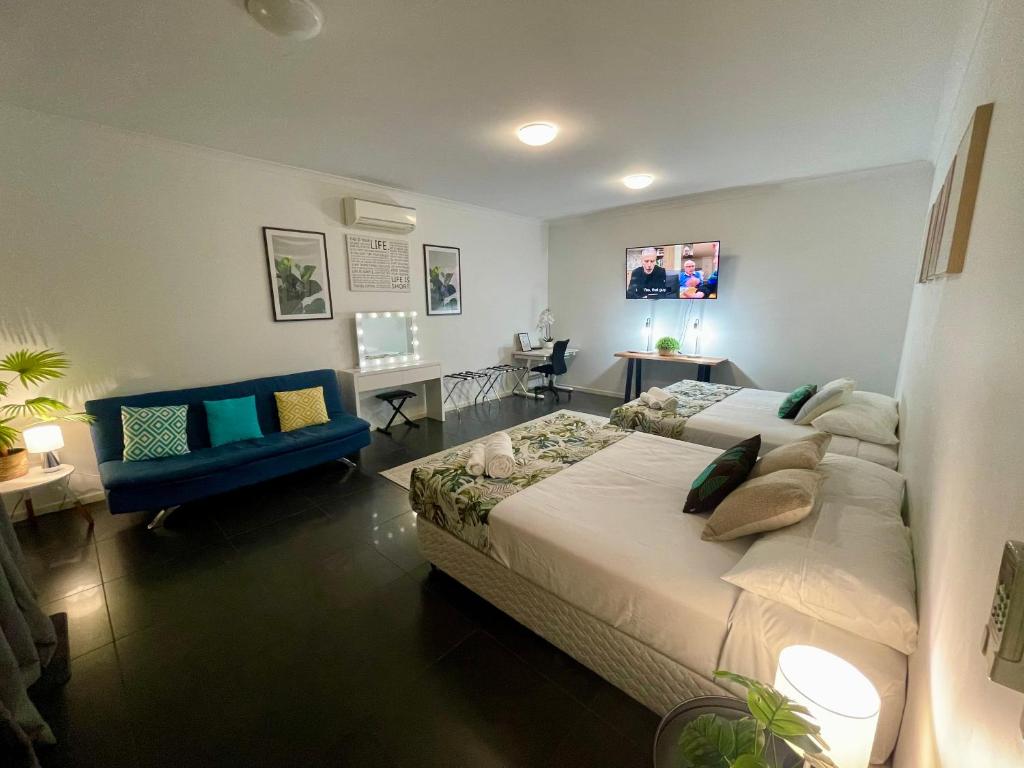 Private unit in Whitehaven Crescent, Cannonvale