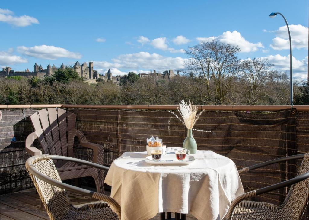 Maison La Djoon,Vue Cité, centre ville Spa Jardin, Carcassonne