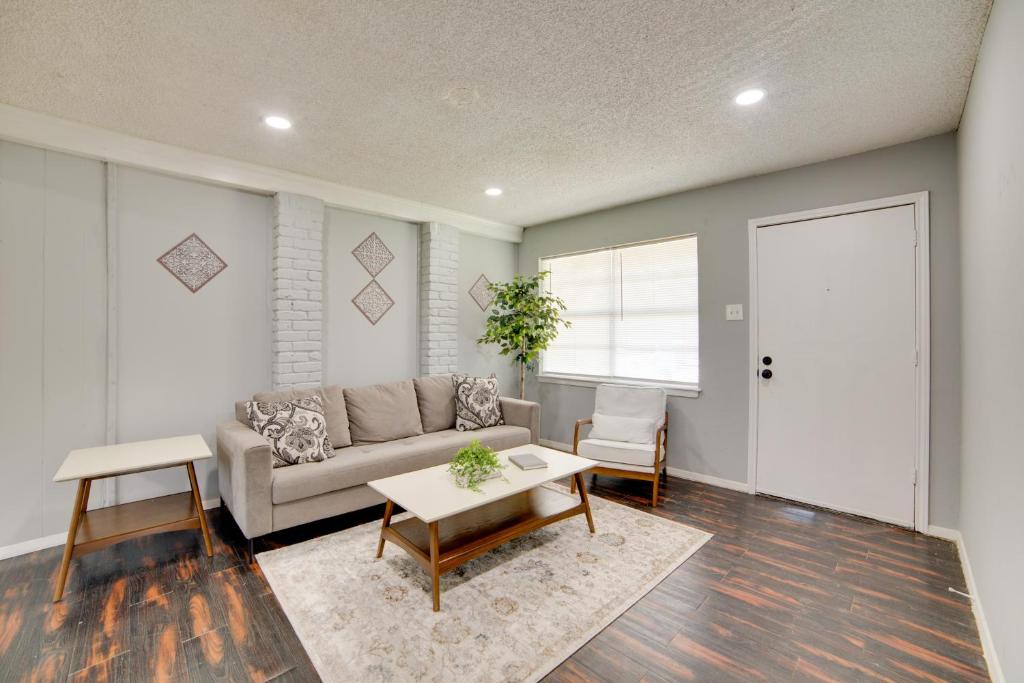 Pet-Friendly Sachse Home Large Fenced Yard, Sachse