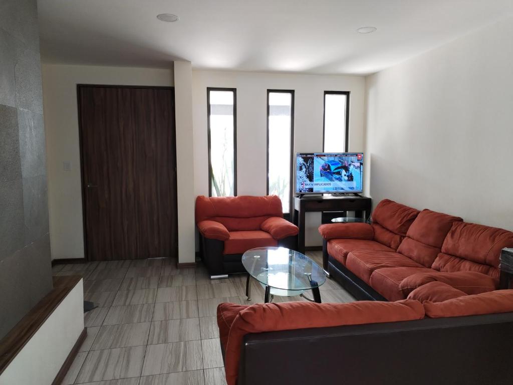 CASA MODERNA y SEMINUEVA EN RESIDENCIAL PRIVADO y TRANQUILO - 3