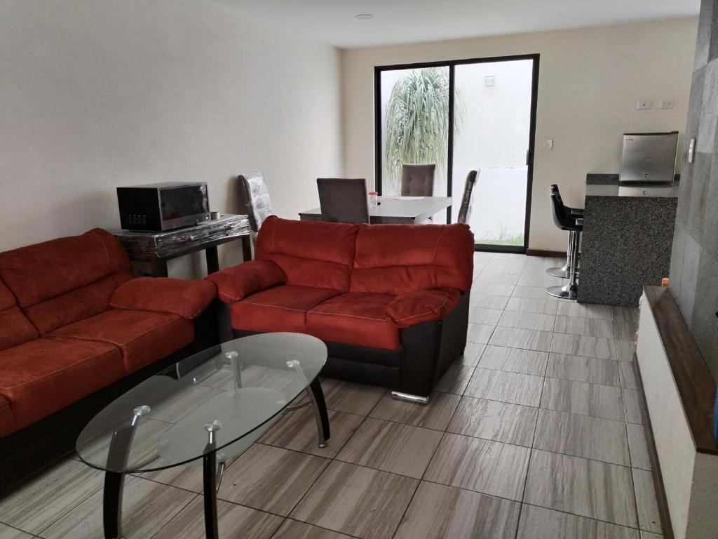 CASA MODERNA y SEMINUEVA EN RESIDENCIAL PRIVADO y TRANQUILO - 4