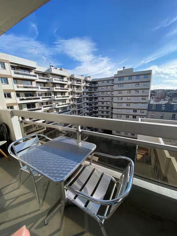Sunny Oberkampf Escape | Balcony & Views - 4