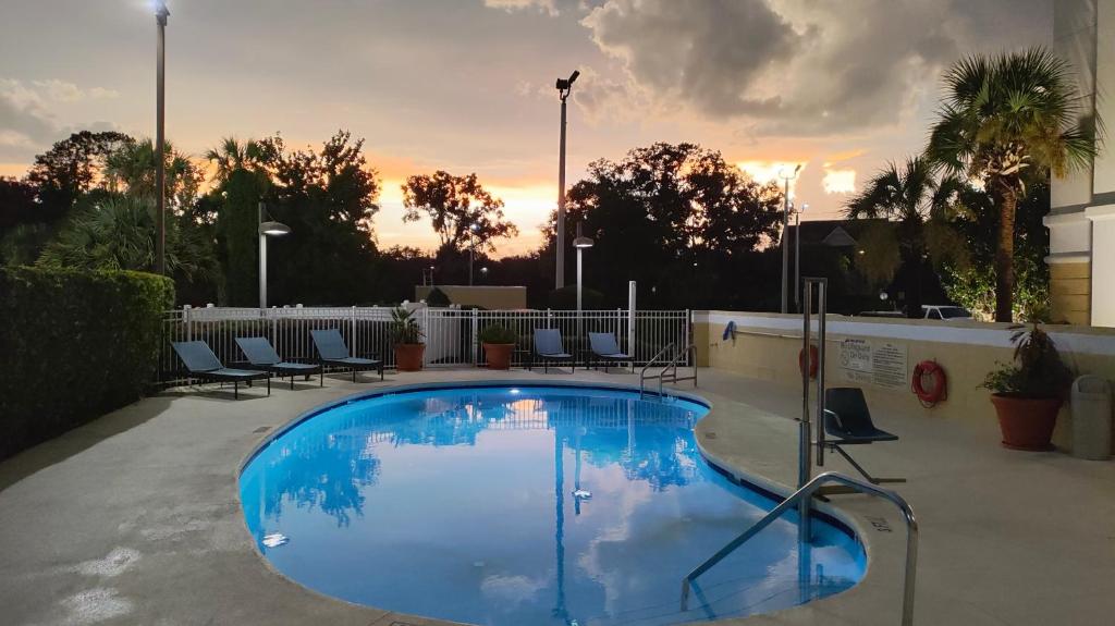 Hampton Inn & Suites Ocala スイミングプール