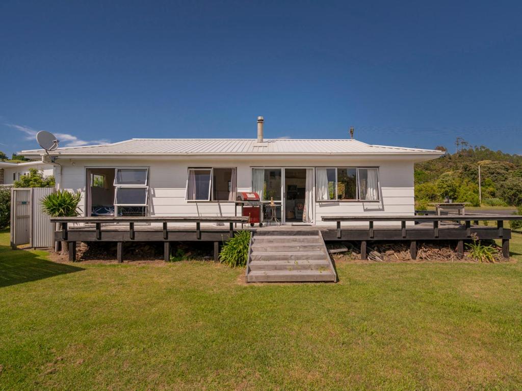 Silver Sands - Cooks Beach Holiday Home, Cooks Beach