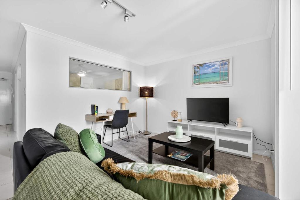 Modern Coastal Escape in the Heart of Rockingham, Rockingham