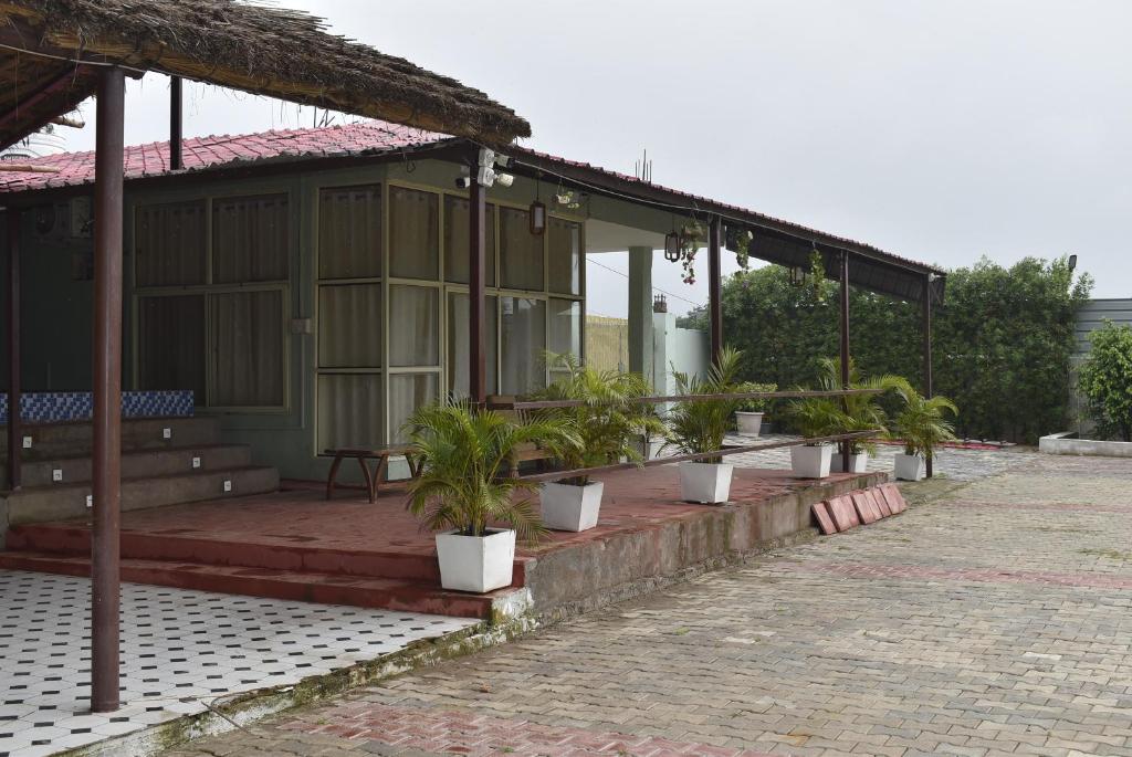 The Wednesday, Jāmb