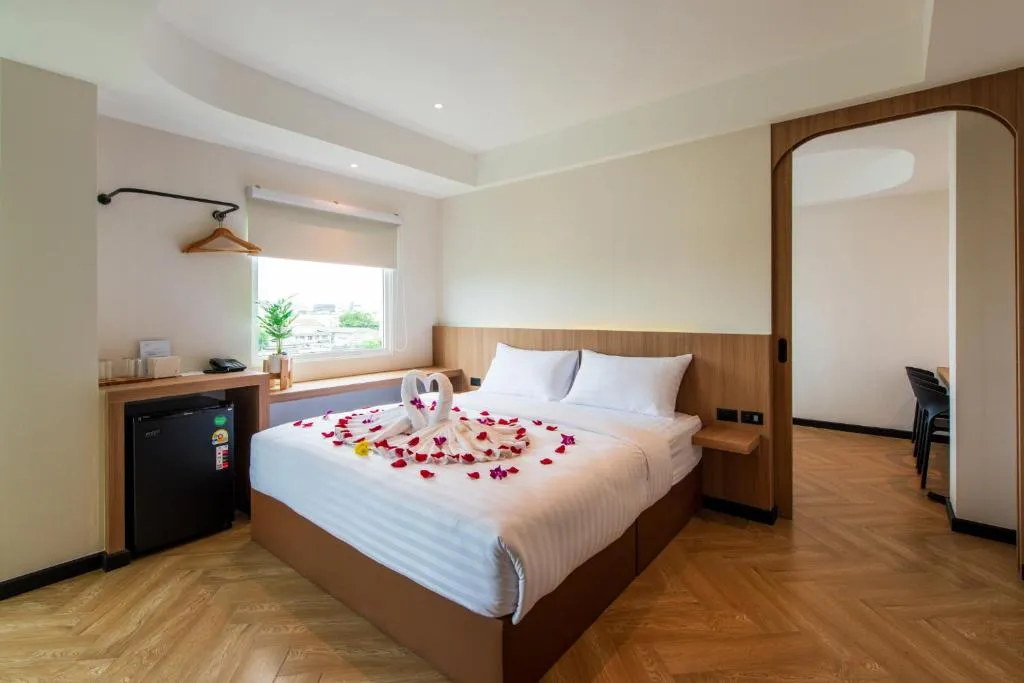 The Moment Hotel, hotel in Ban Bang Khan